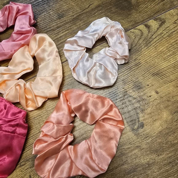 3/$15 New Silk Scrunchies Set of 5 Pink and Peach Tones - Picture 3 of 5